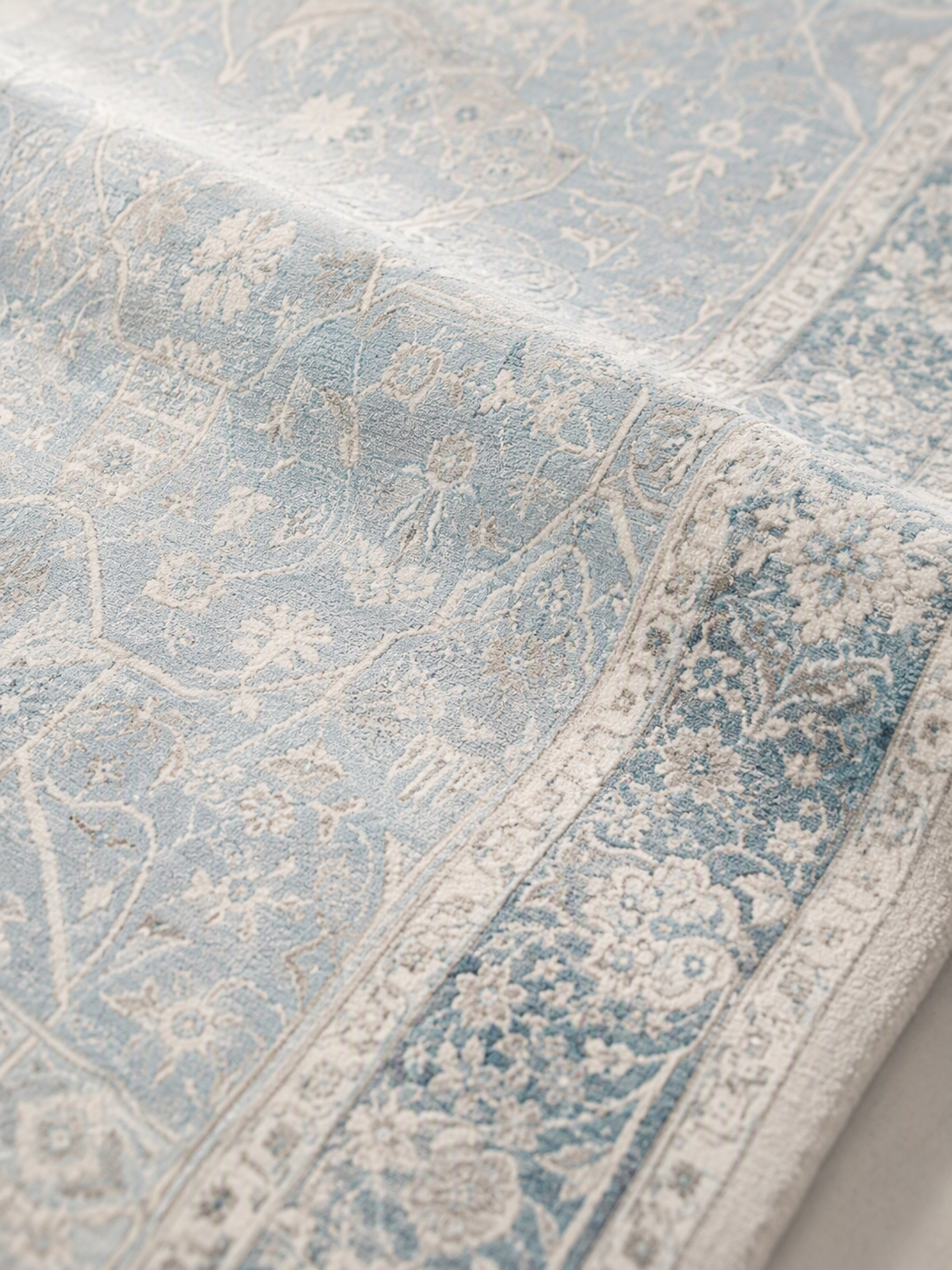 Traditional Ornate Decorative Area Rug